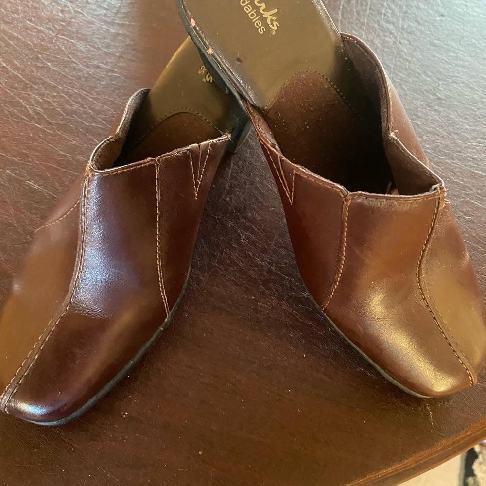 Womens Brown leather Clark mules clogs 8